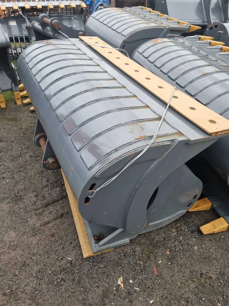 13T Heavy duty grading buckets in stock - Image 3