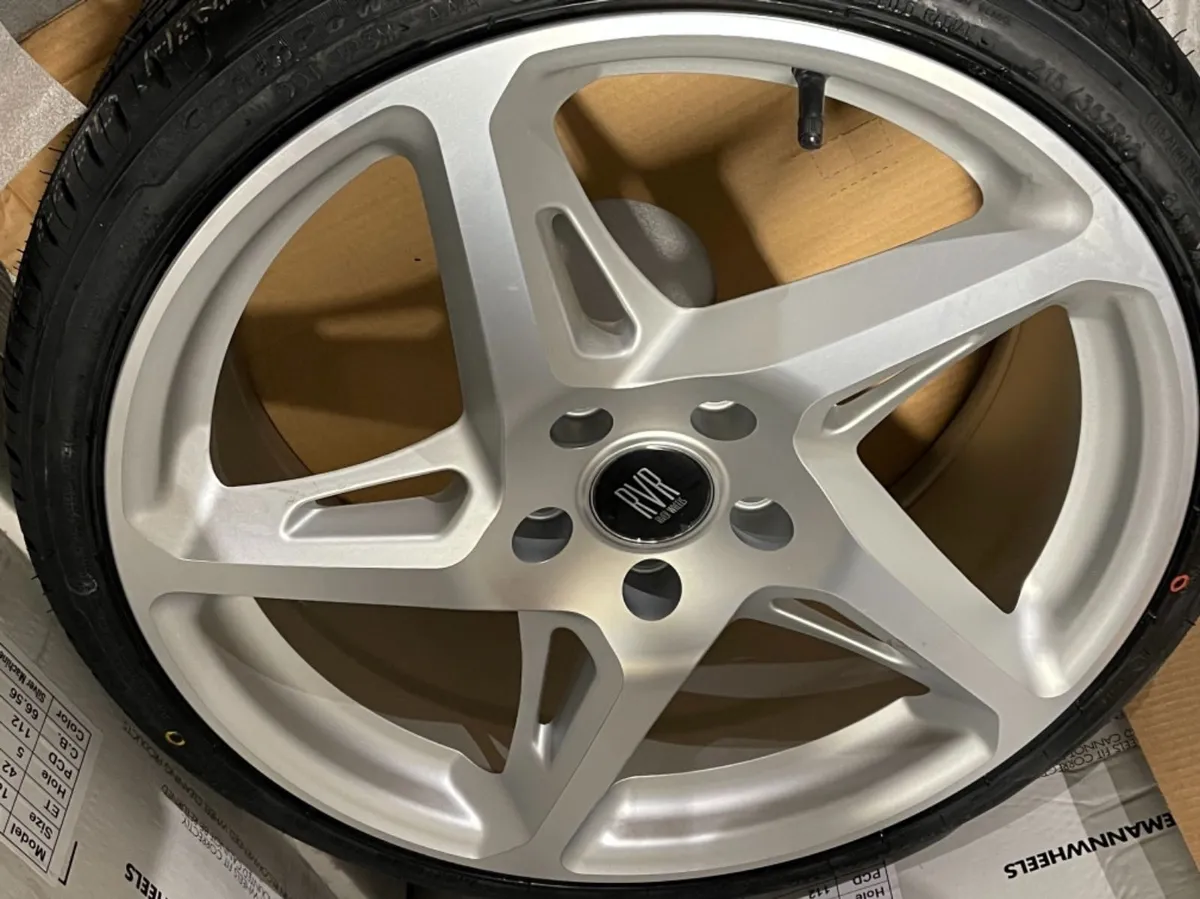 Lexus is200 & Altezza spoiler & wind deflector - Image 2