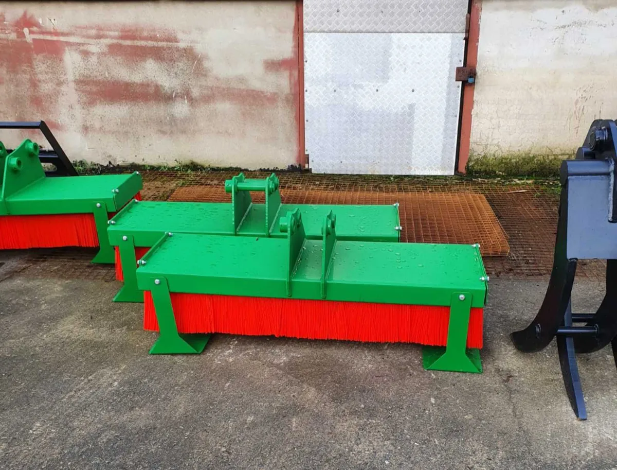 Heavy duty brush / sweeper - Image 2