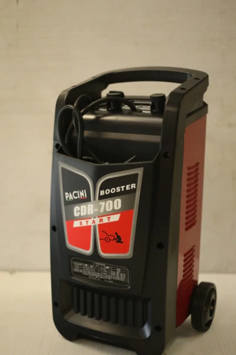 PACINI 700 AMP Battery Booster / Charger - Image 2