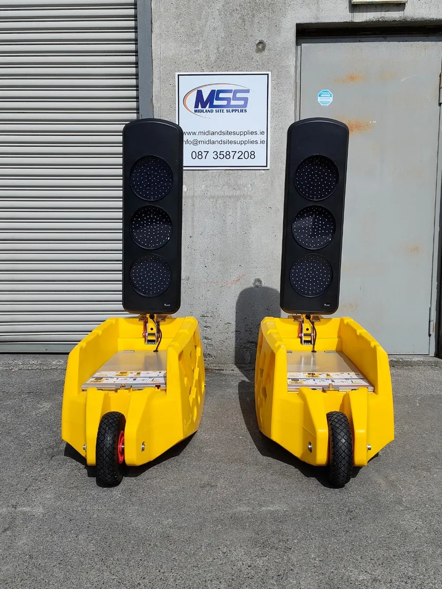 Traffic lights for North or south Ireland - Image 3