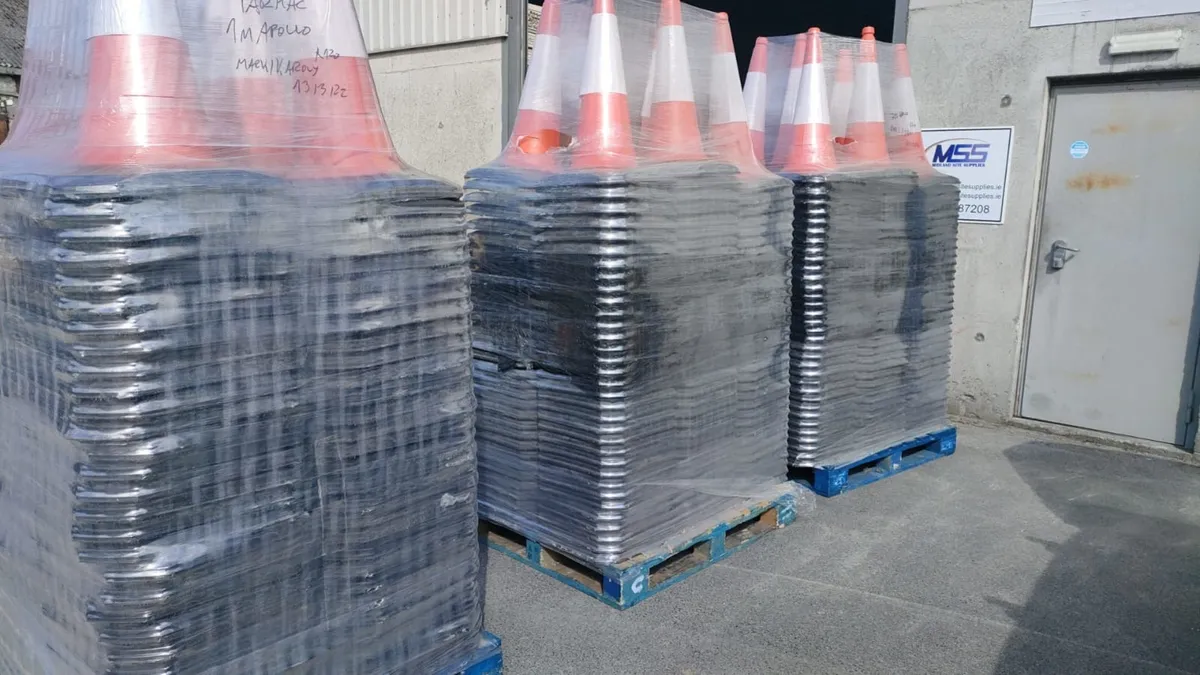 Barrier cones at midland site supplies - Image 4