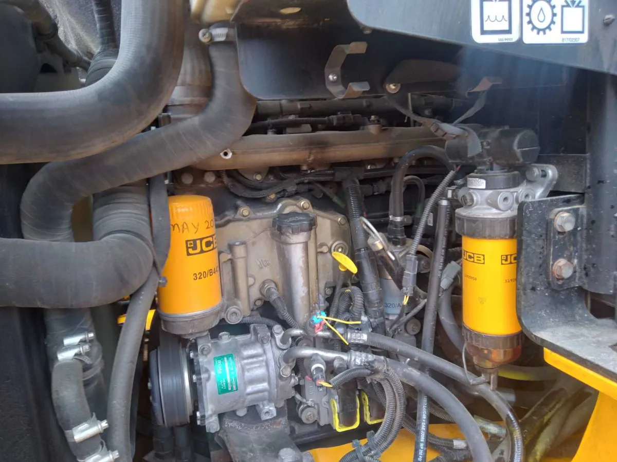JCB 310 - Image 3