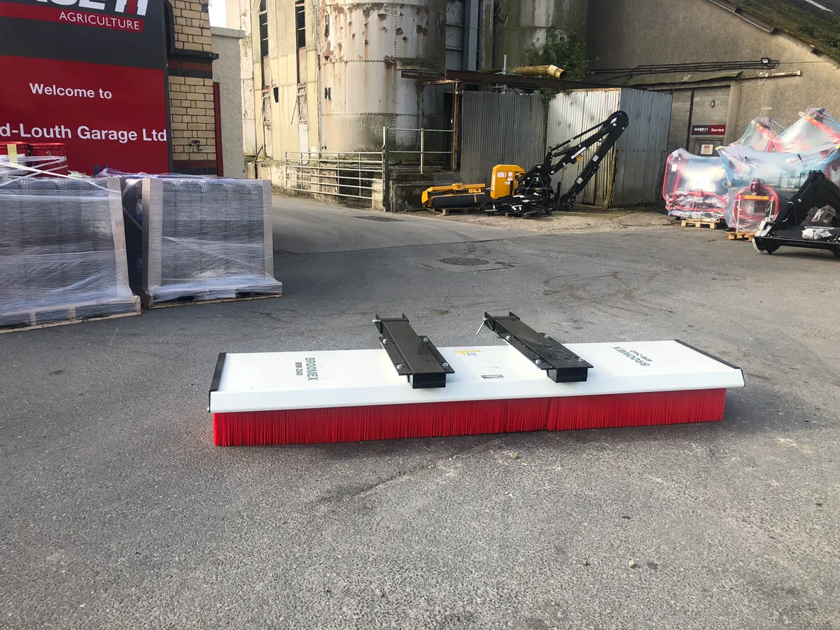 Broomex 8ft yard brush with forklift sleeves - Image 1