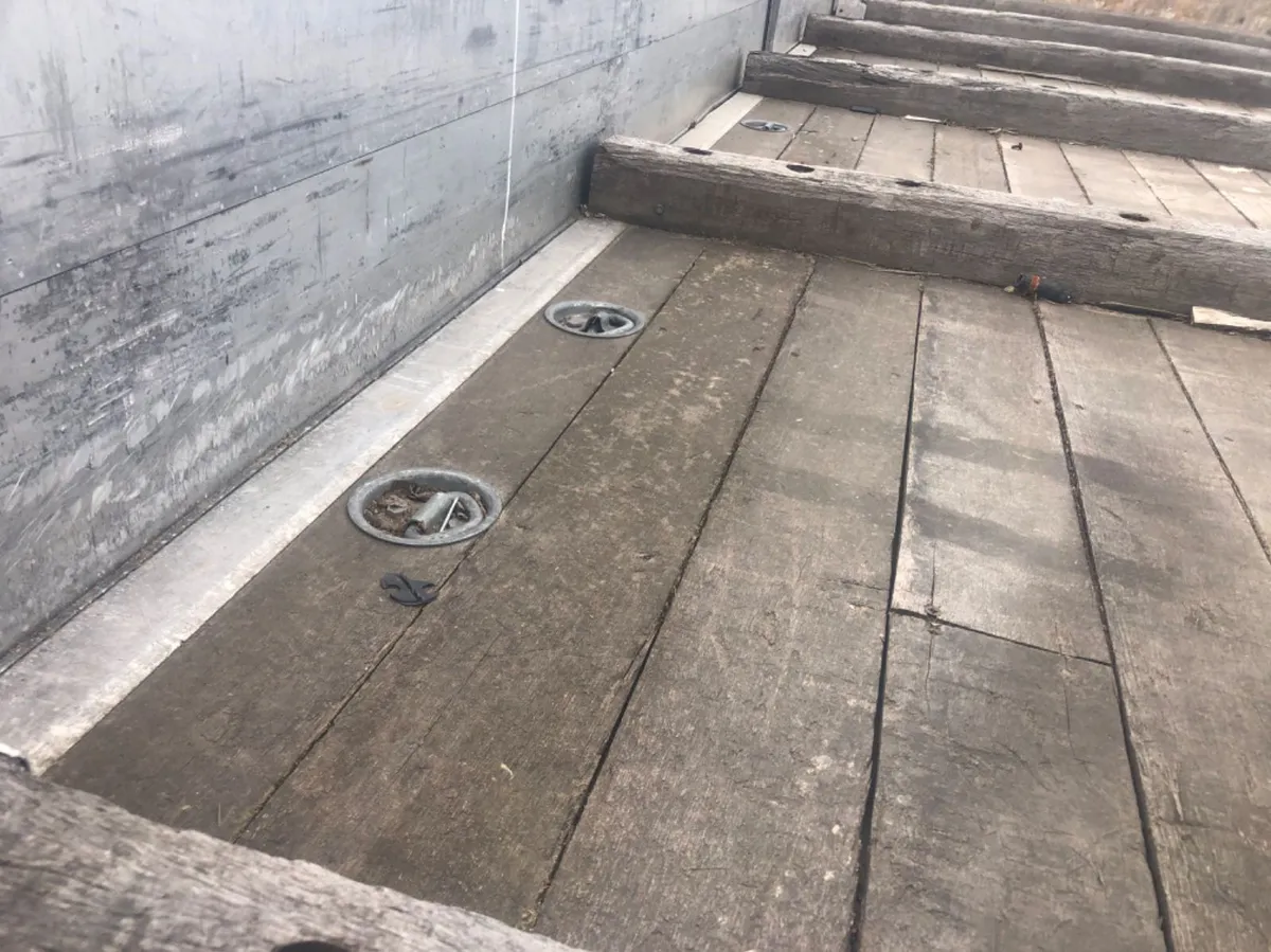 24F  aluminium drops come of 12TON Daf - Image 4