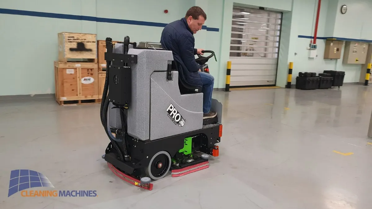 Tomcat Pro 28E rider scrubber dryer - Brand new - Image 2