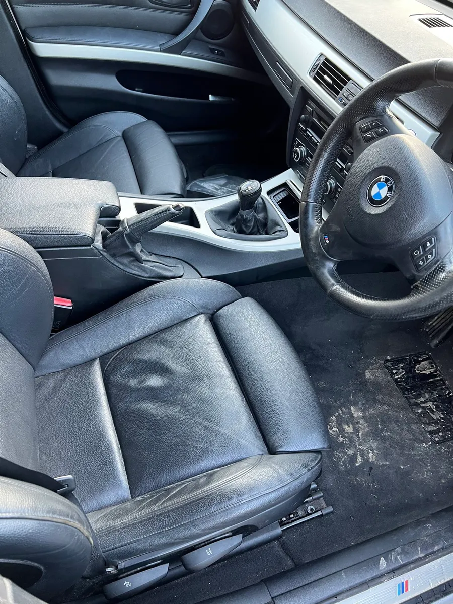 Breaking bmw e90 M sport 3 series - Image 4
