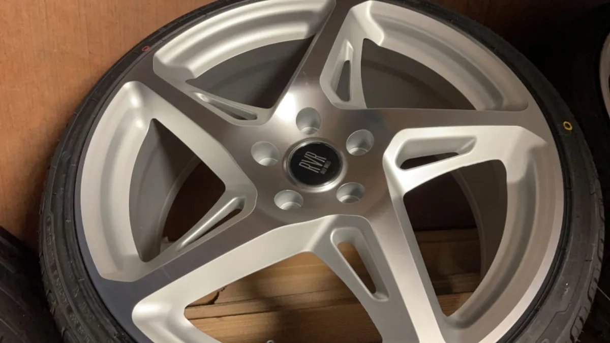 19” genuine river alloys & tyres