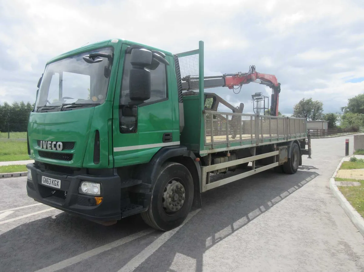 IVECO 18 TON FASSI CRANE - Image 3