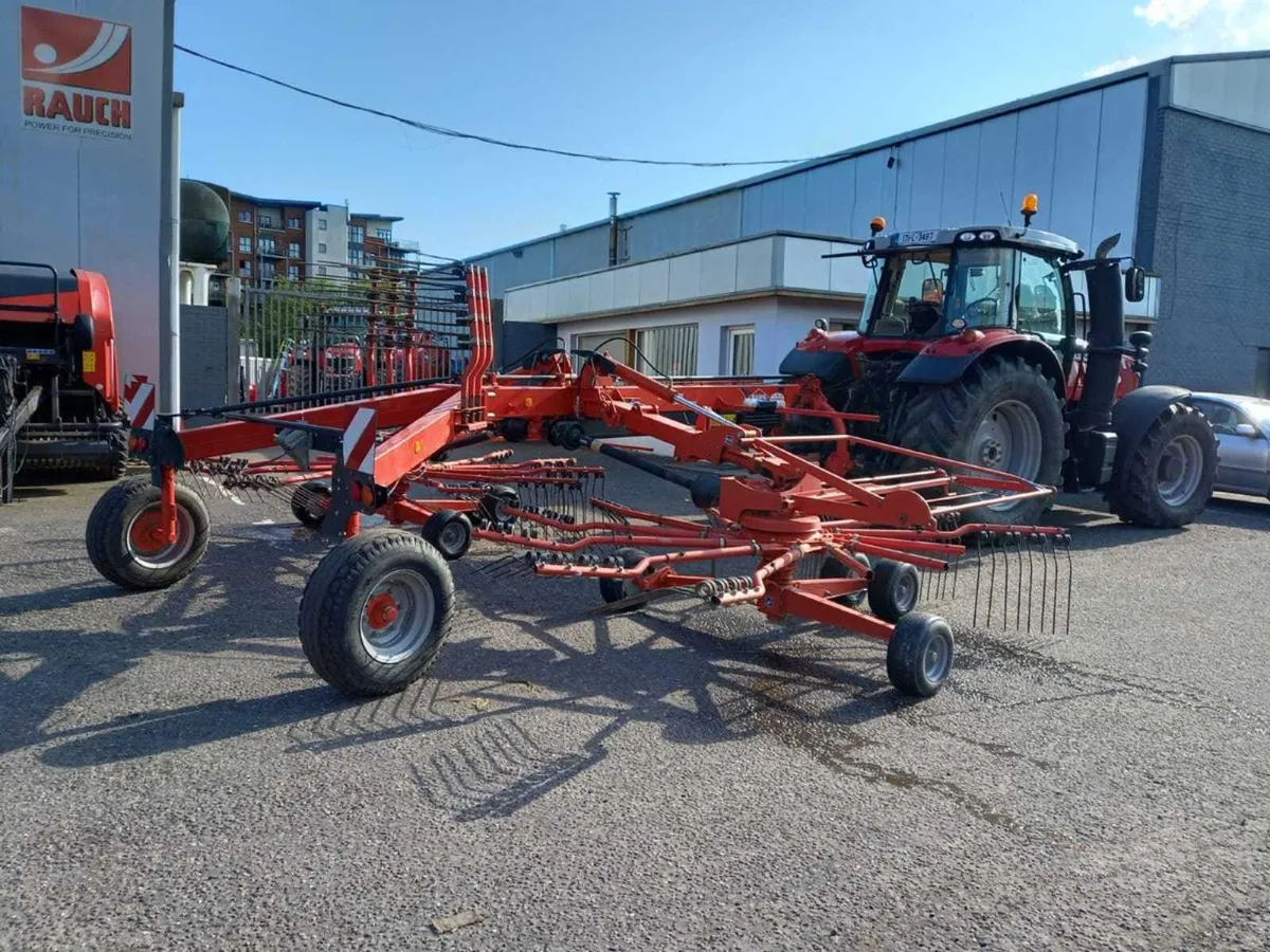 KUHN 8121 Rake - Image 1
