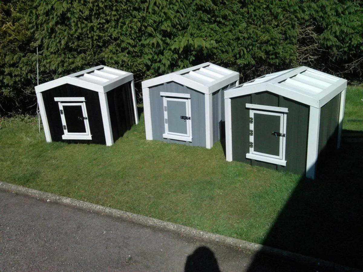 Extra Large Insulated Dog Kennels - Image 1