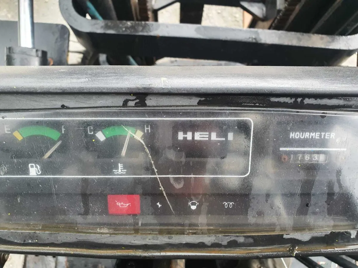 Heli 2.5 ton diesel forklift - Image 3