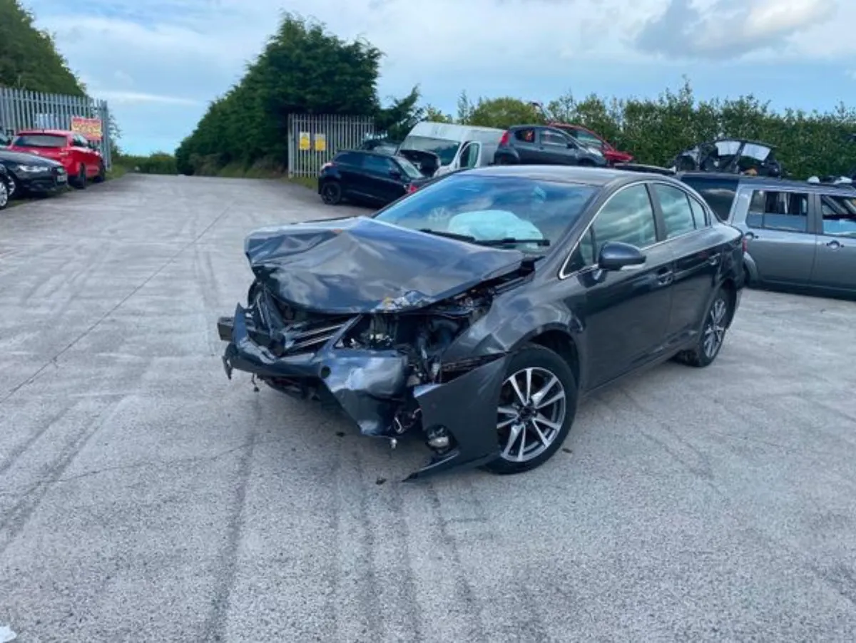 2015 Toyota Avensis 2.0 D4D - Image 4