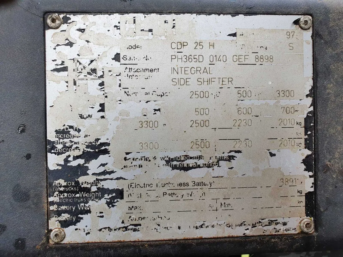 Clark 2.5 ton diesel forklift - Image 2