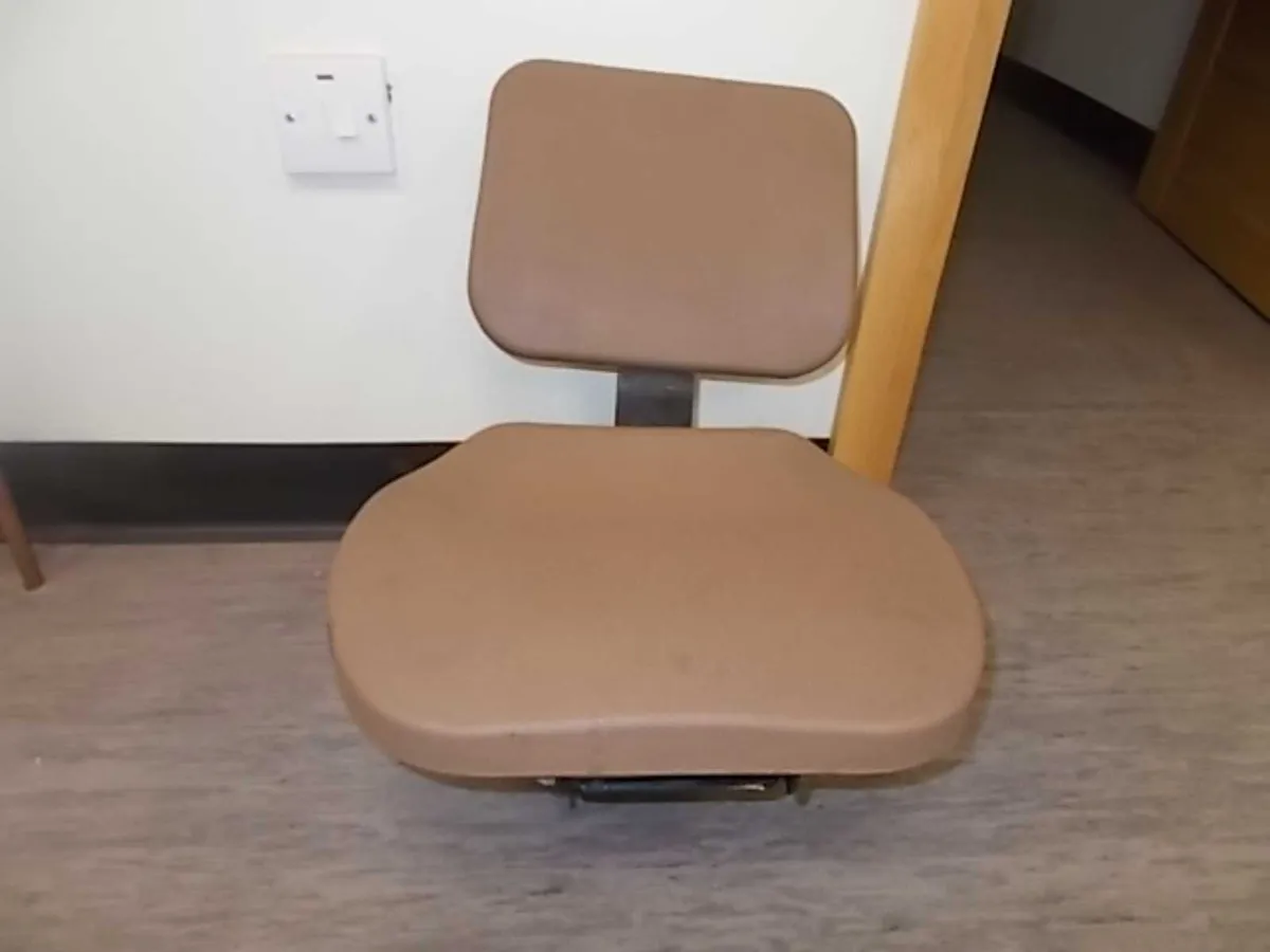 *New John Deere Passenger Seat* - Image 2