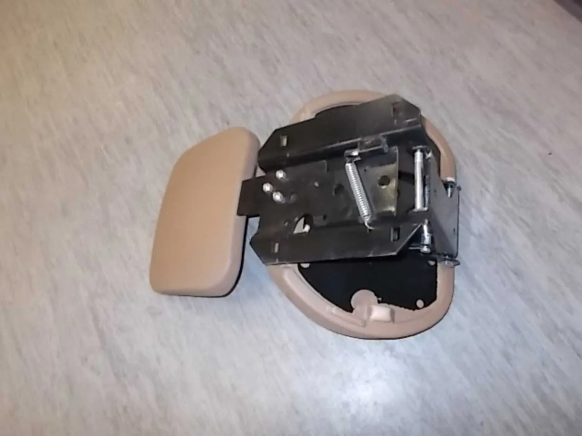 *New John Deere Passenger Seat* - Image 3