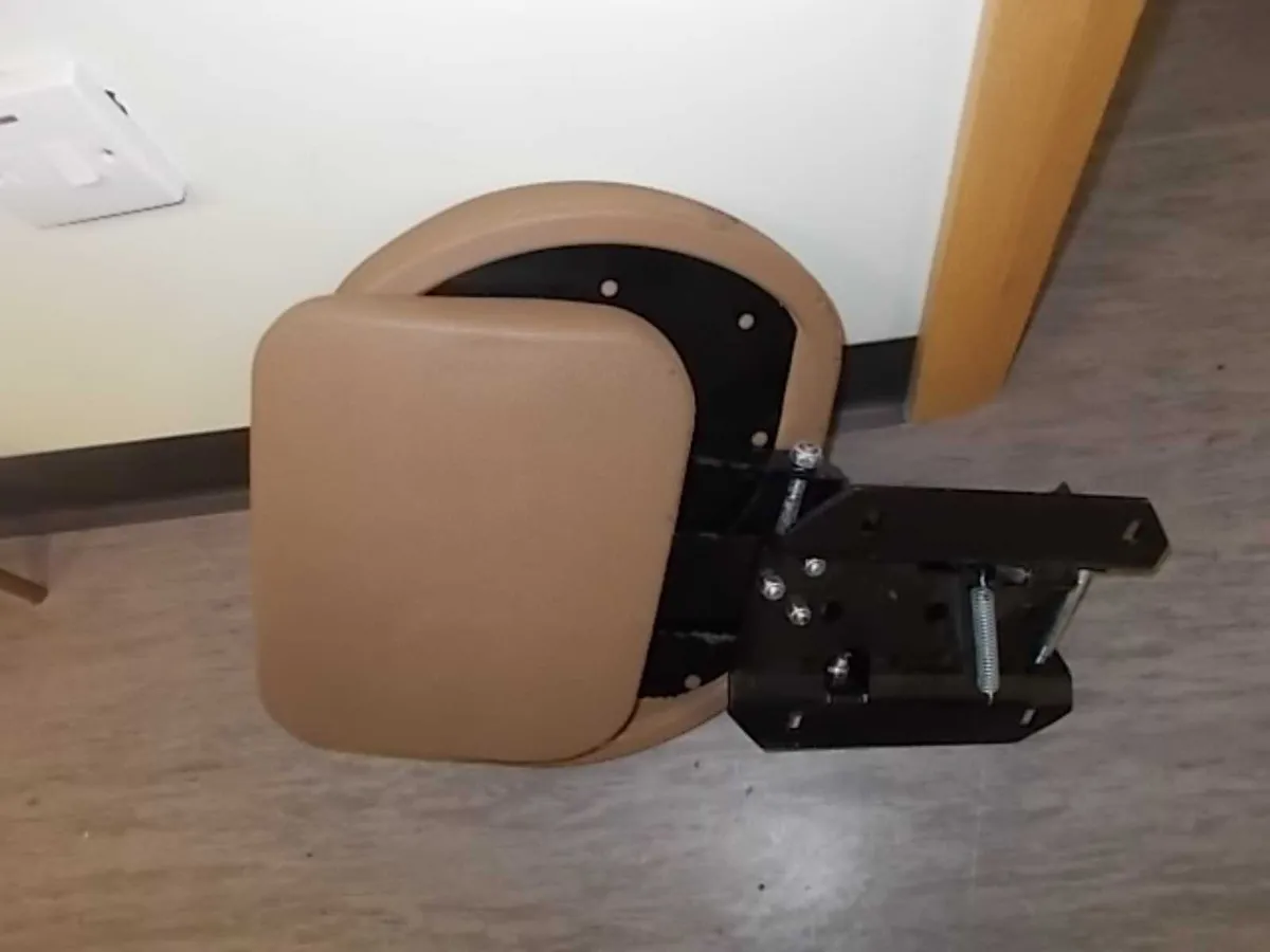 *New John Deere Passenger Seat* - Image 4