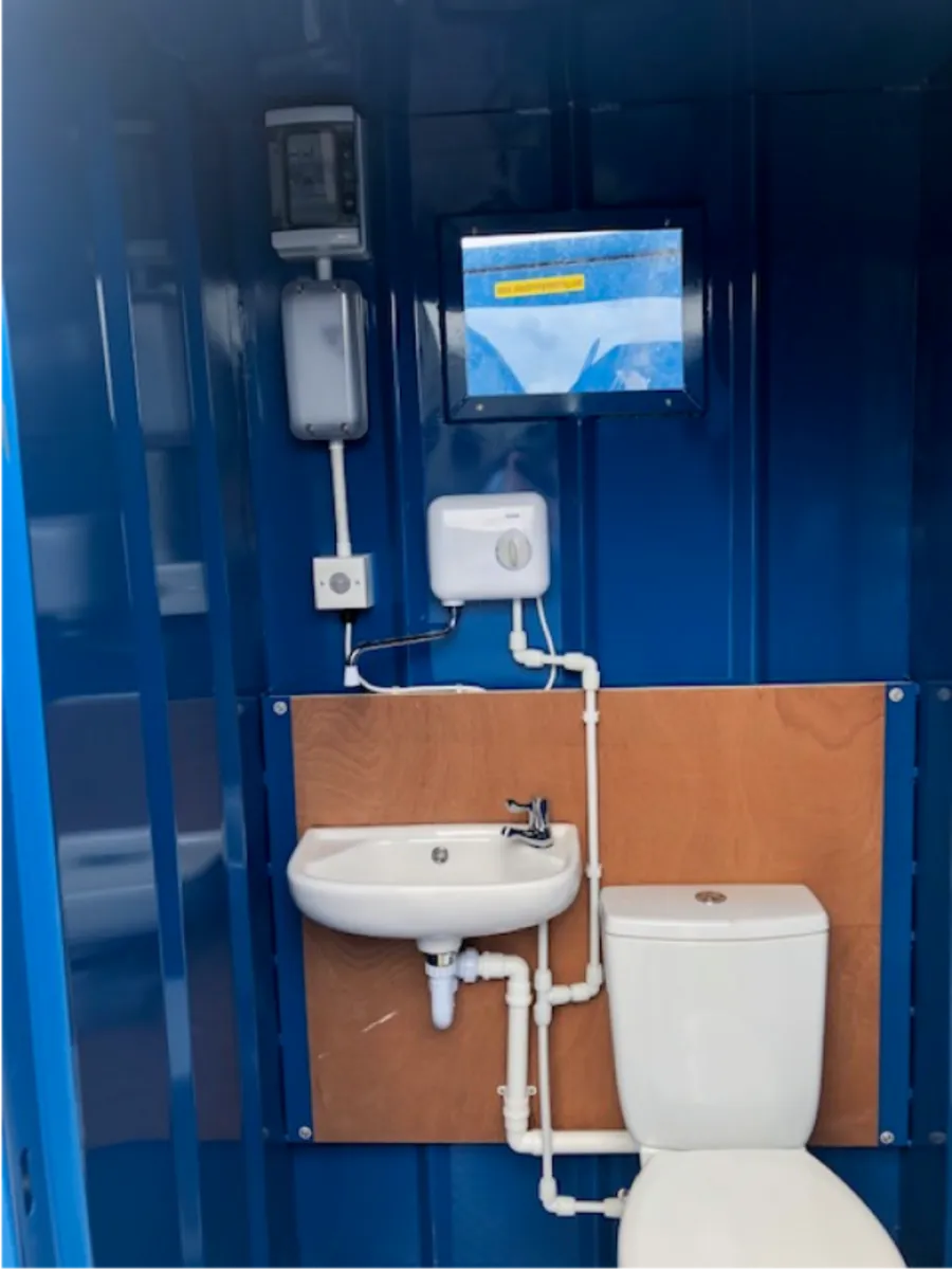 Portable site toilet with hot/cold water - Image 1