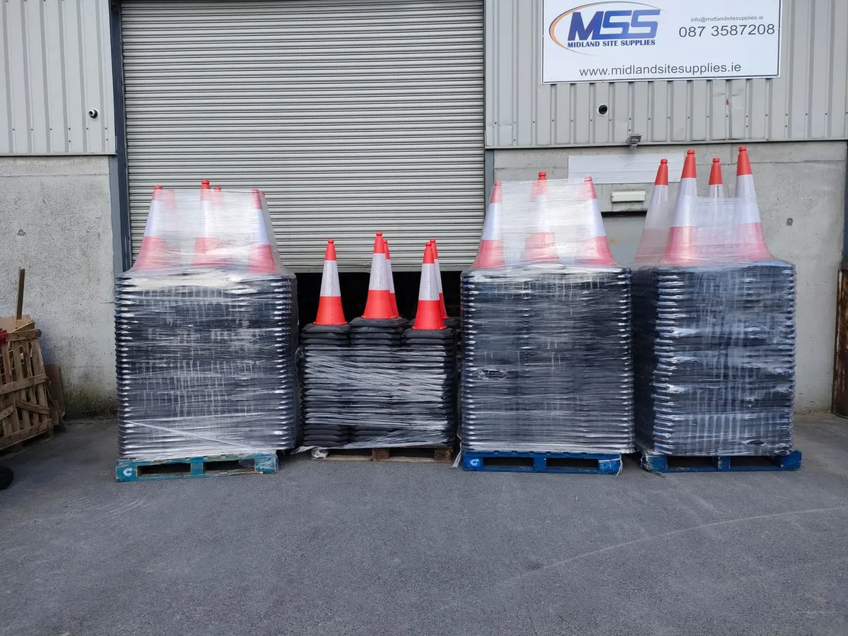 1m & 750mm cones - Image 1