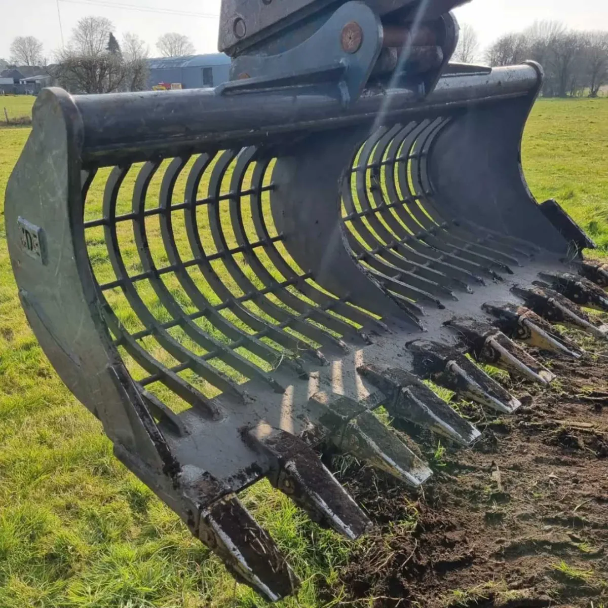 Strong Ditching Rake Riddle bucket in one - Image 1