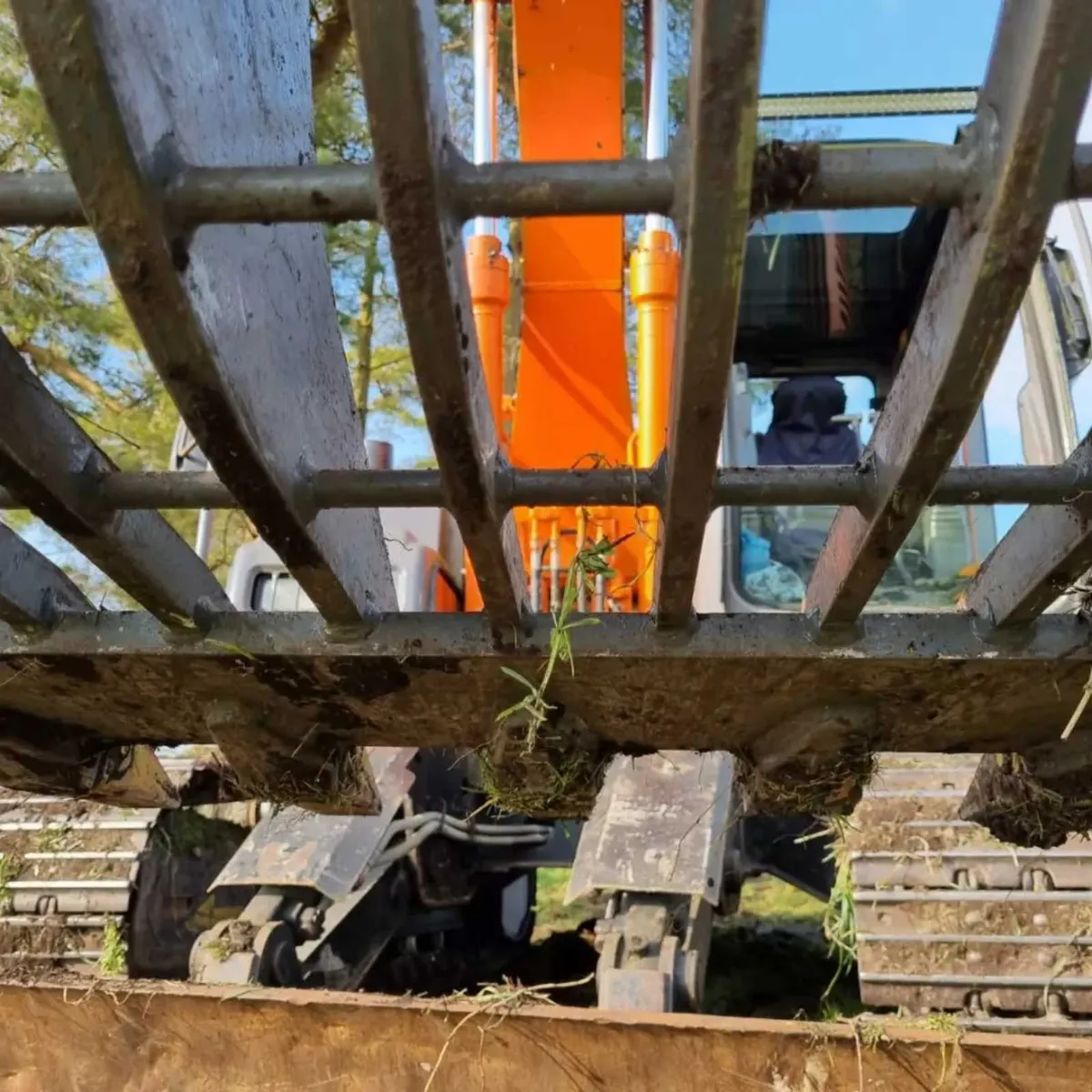 Strong Ditching Rake Riddle bucket in one - Image 3