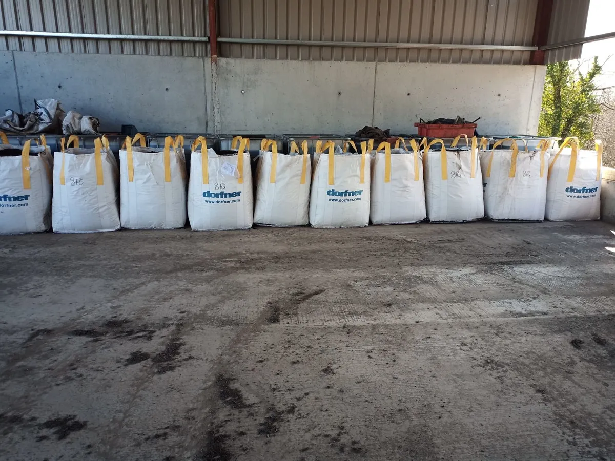 Enriched topsoil, Compost, Bark Mulch - Image 4