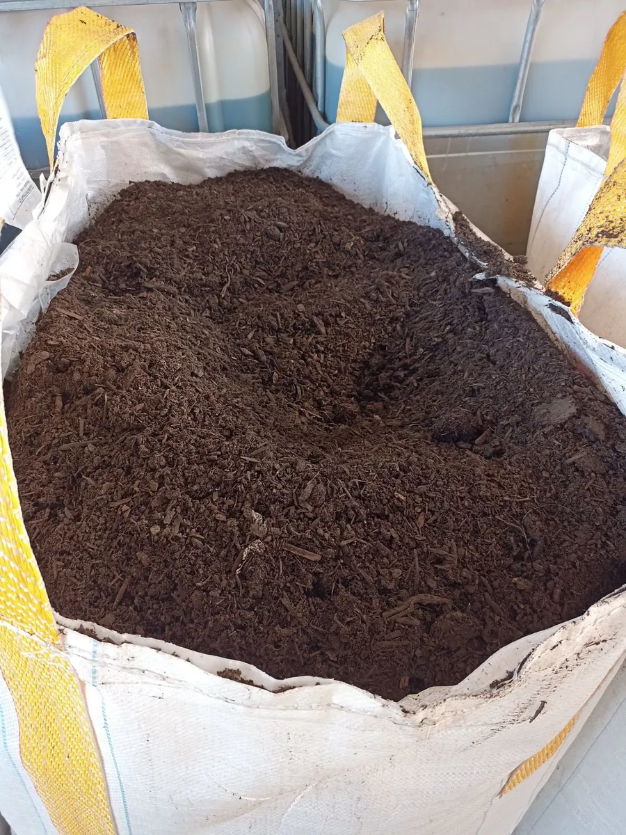 Enriched topsoil, Compost, Bark Mulch - Image 1