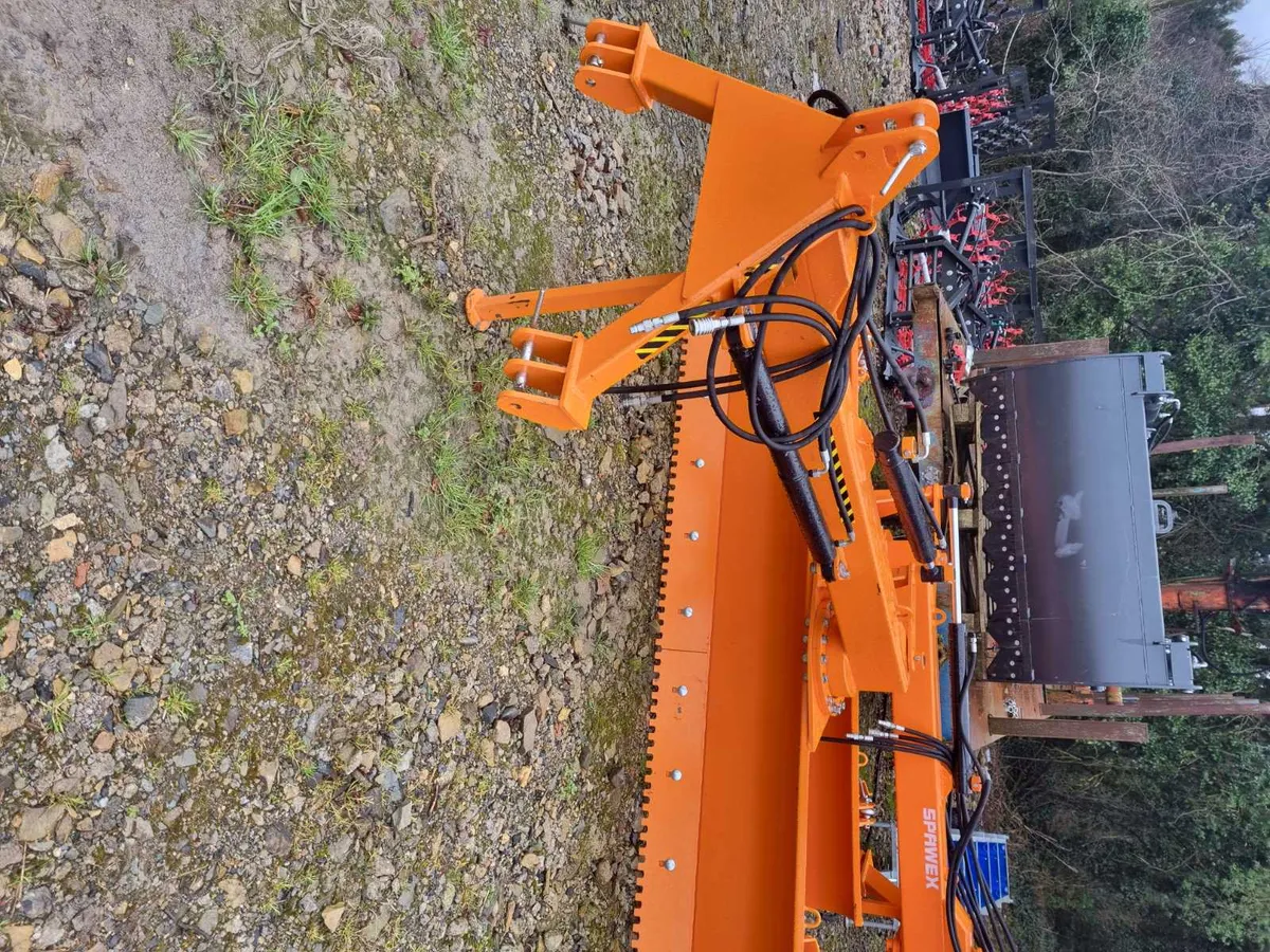 Road grader - Image 1