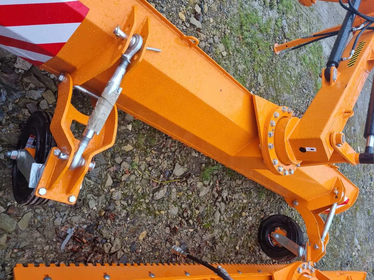 Road grader - Image 3