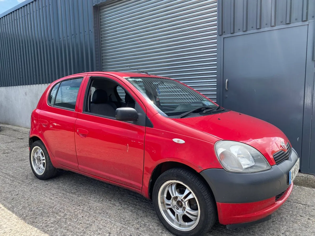 Breaking Toyota Yaris - Image 1