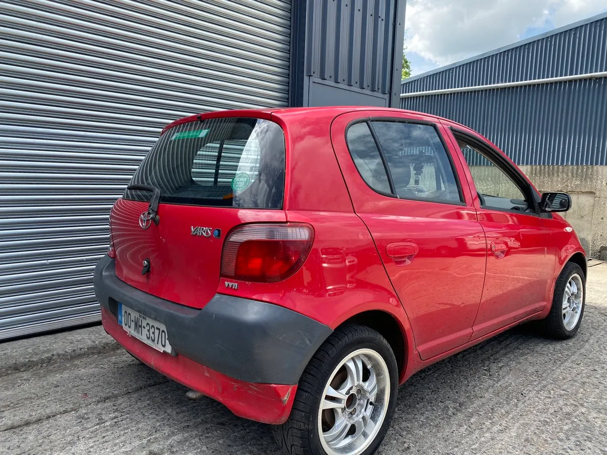 Breaking Toyota Yaris - Image 2
