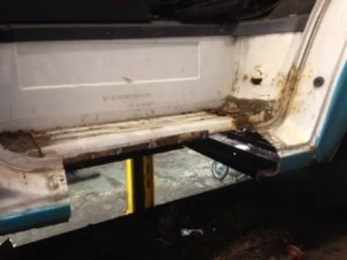 VAN WELDING - Image 3