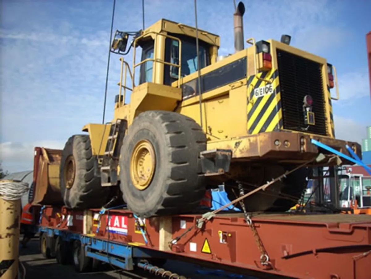 Loading shovels volvo cat shipping - Image 3