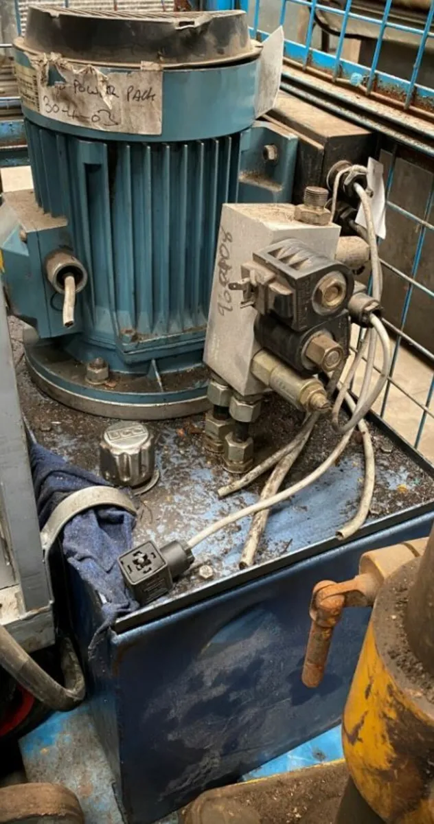 Twin Electro Hydraulic Power Pack, with oil tank - Image 4