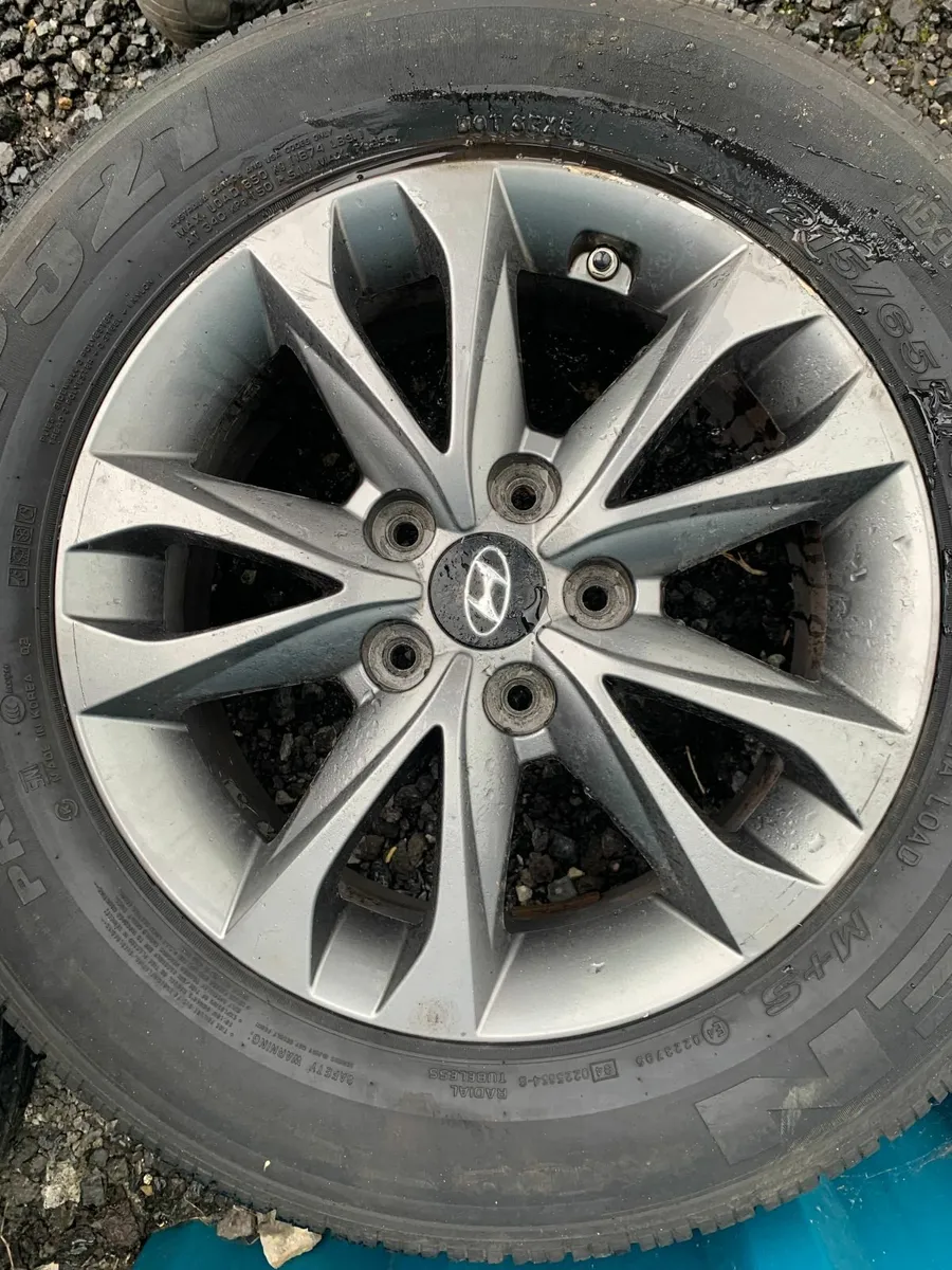 HYUNDAI 16" GENUINE ALLOY WHEELS - Image 4