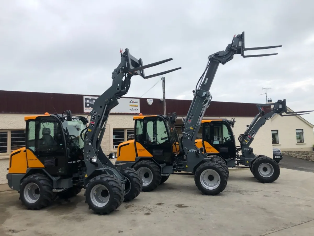 Giant Compact Loaders - Image 2