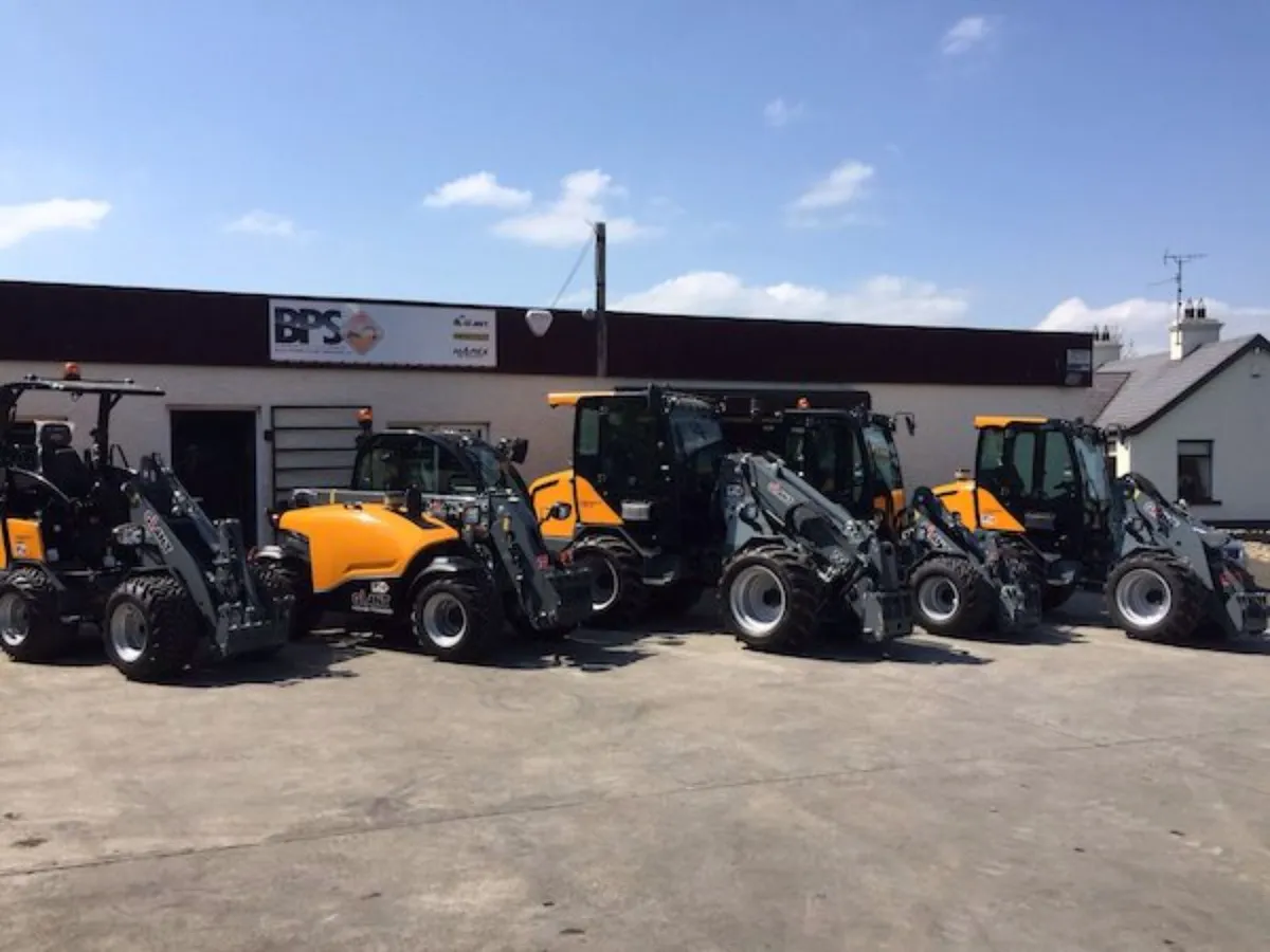 Giant Compact Loaders - Image 3