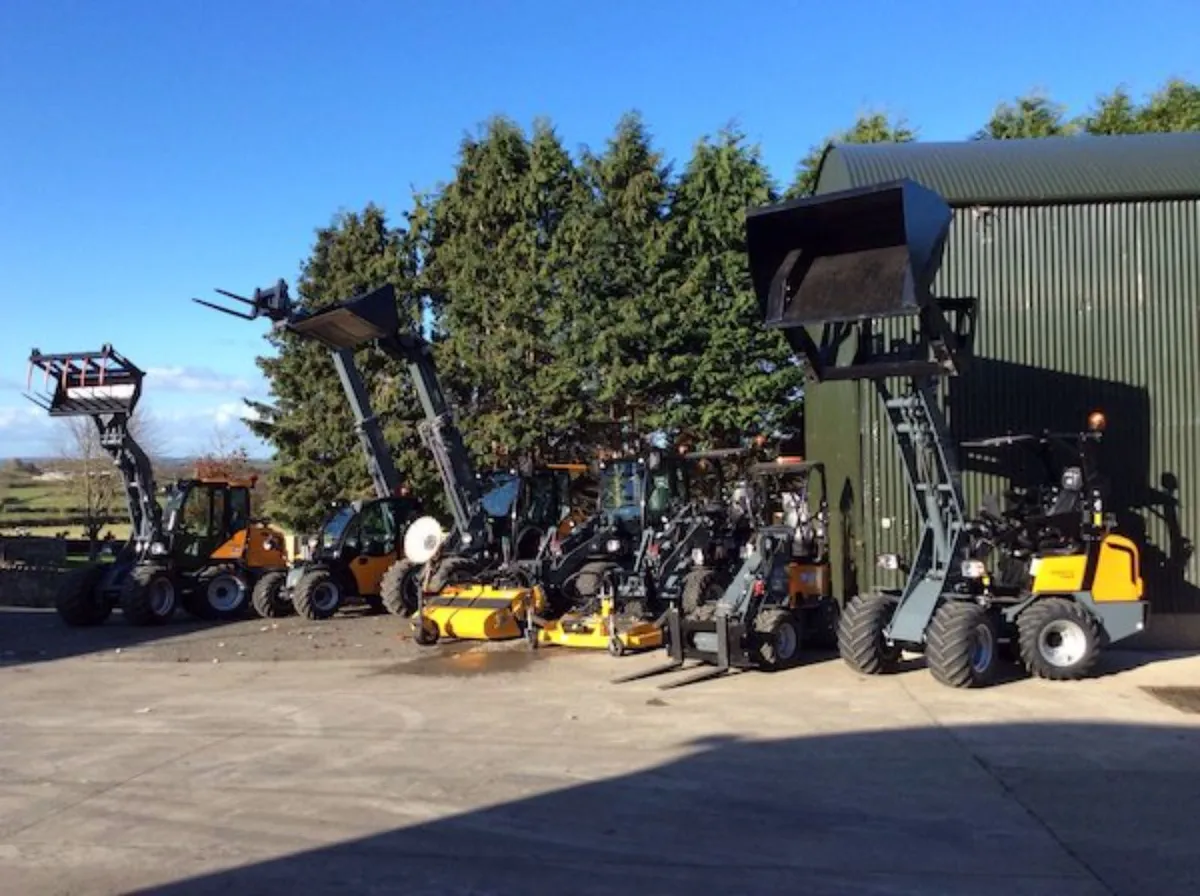 Giant Compact Loaders - Image 4