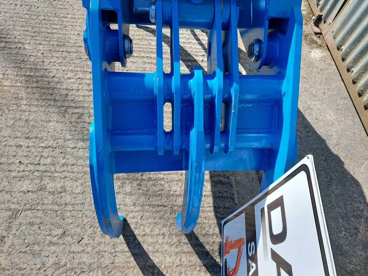 Hydraulic finger grabs - rotating or non rotating - Image 2