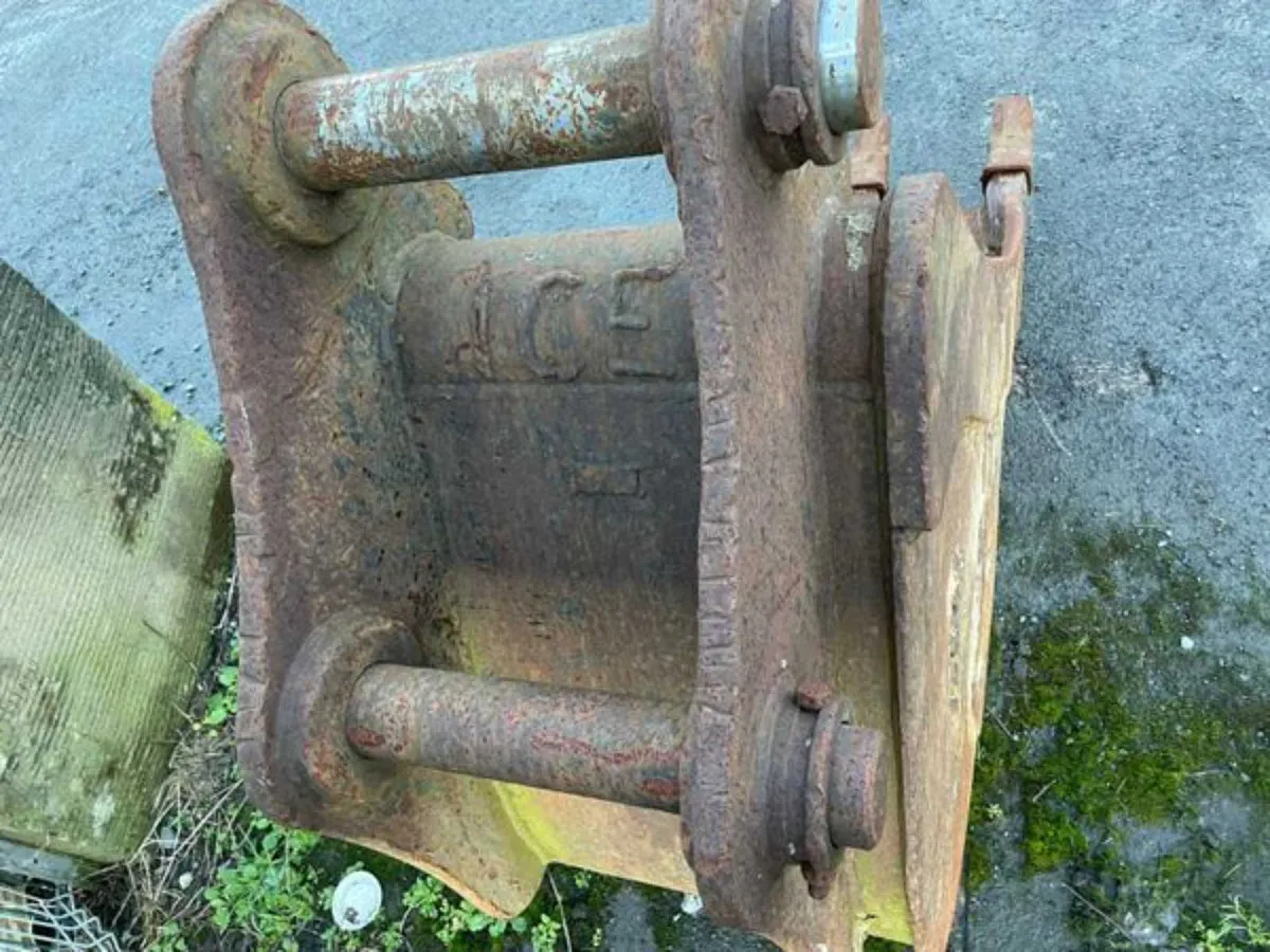 Lemac 20ton 2ft digging bucket 80mm pins - Image 2