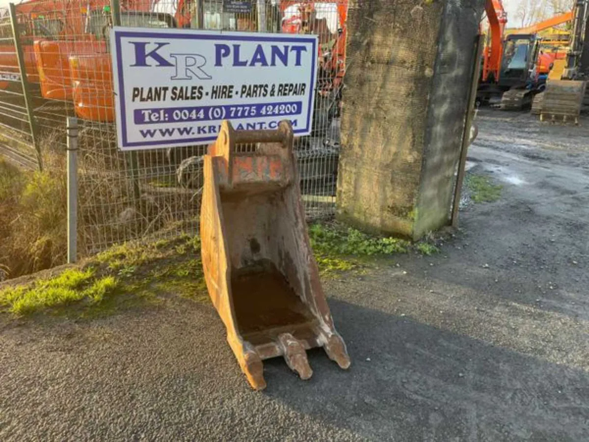 Hill 20 ton 2ft digging bucket 80mm pins - Image 1