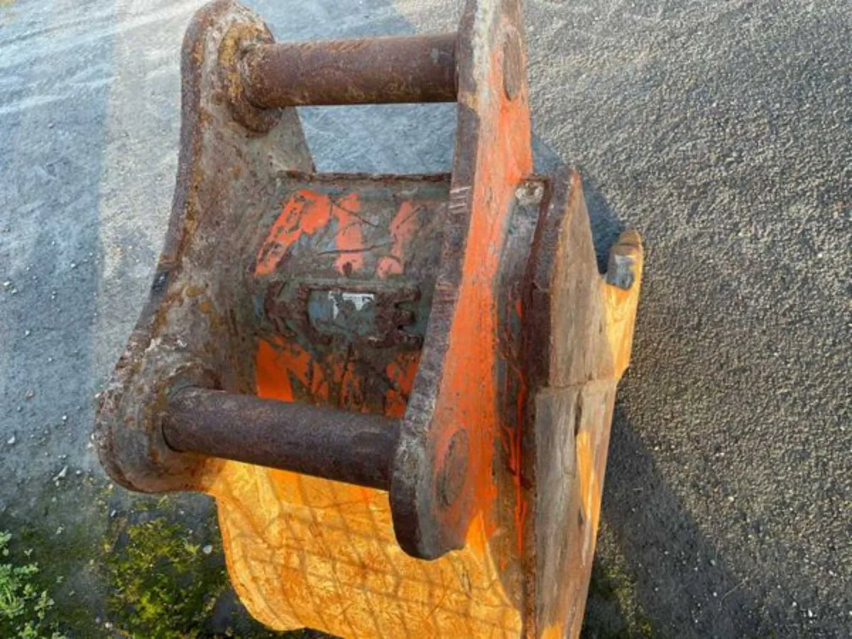 Hill 20 ton 2ft digging bucket 80mm pins - Image 2