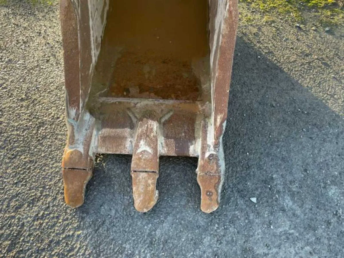 Hill 20 ton 2ft digging bucket 80mm pins - Image 3