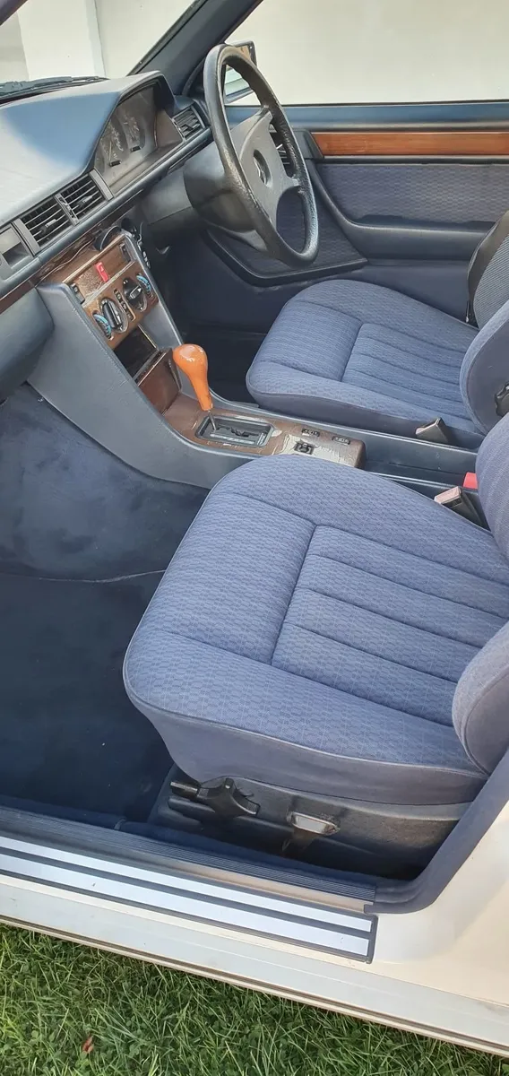 MERCEDES BENZ 200E AUTO LOW MILEAGE - Image 3