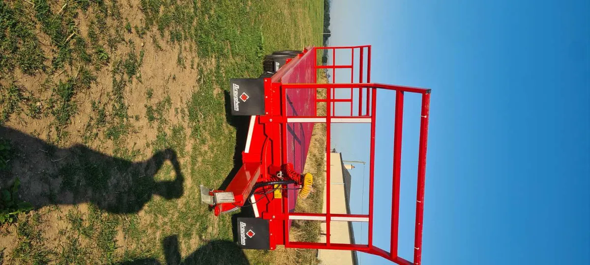 Broughan 28ft bale trailer - Image 3