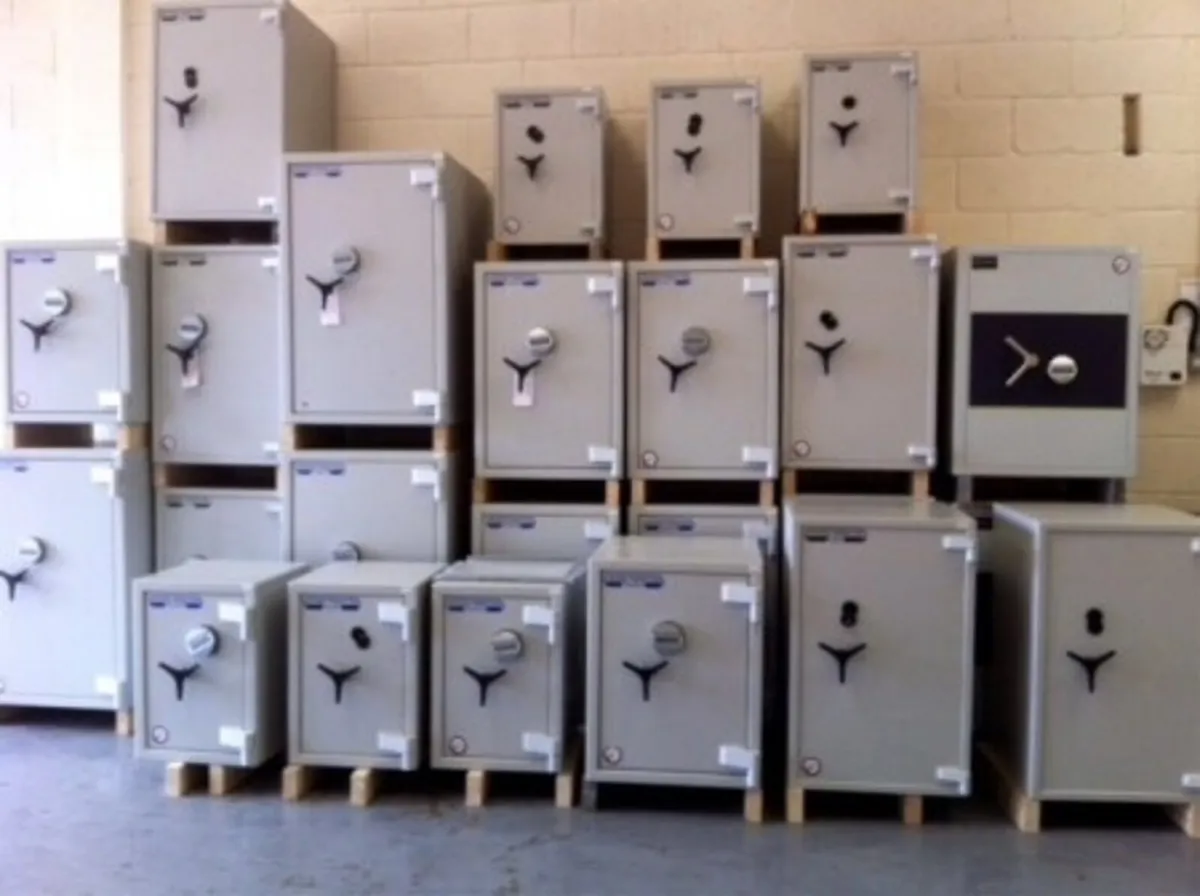 Safes, strongroom doors, timelocks. - Image 1