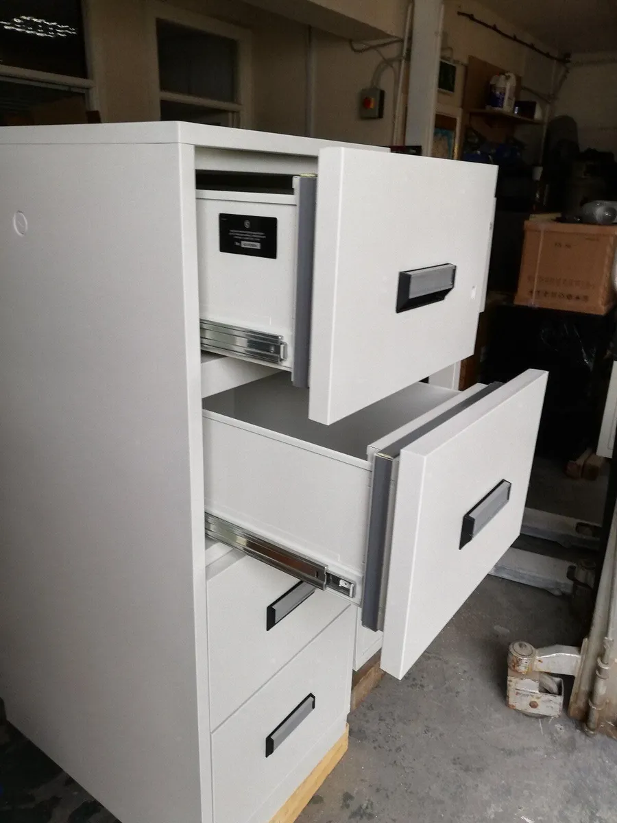 Safes, strongroom doors, timelocks. - Image 4