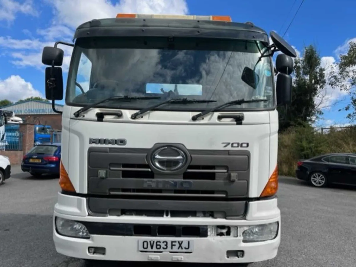 2013 hino 700 8x4 32 ton big hook loader - Image 2
