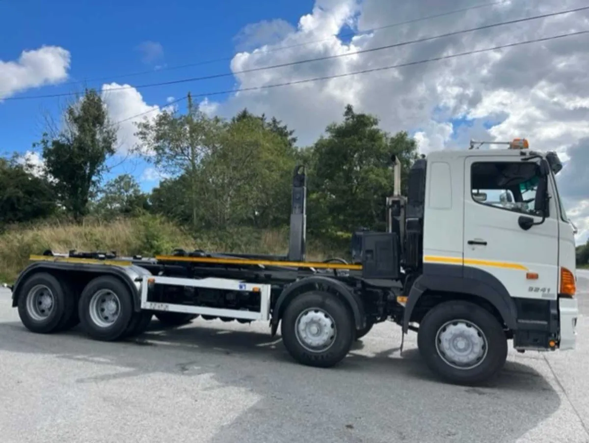 2013 hino 700 8x4 32 ton big hook loader - Image 4