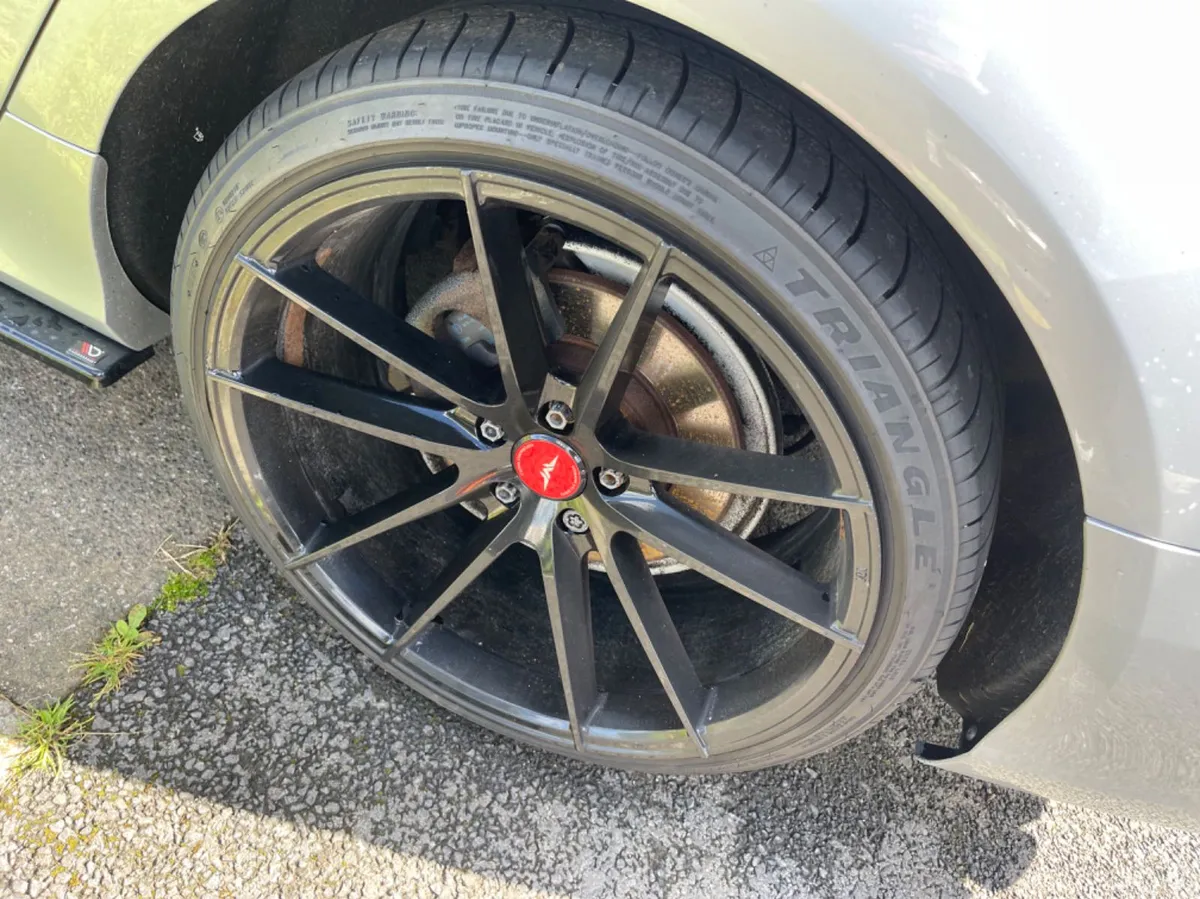 19” 9.5 Veemann gloss black & tyres 5x112 - Image 1